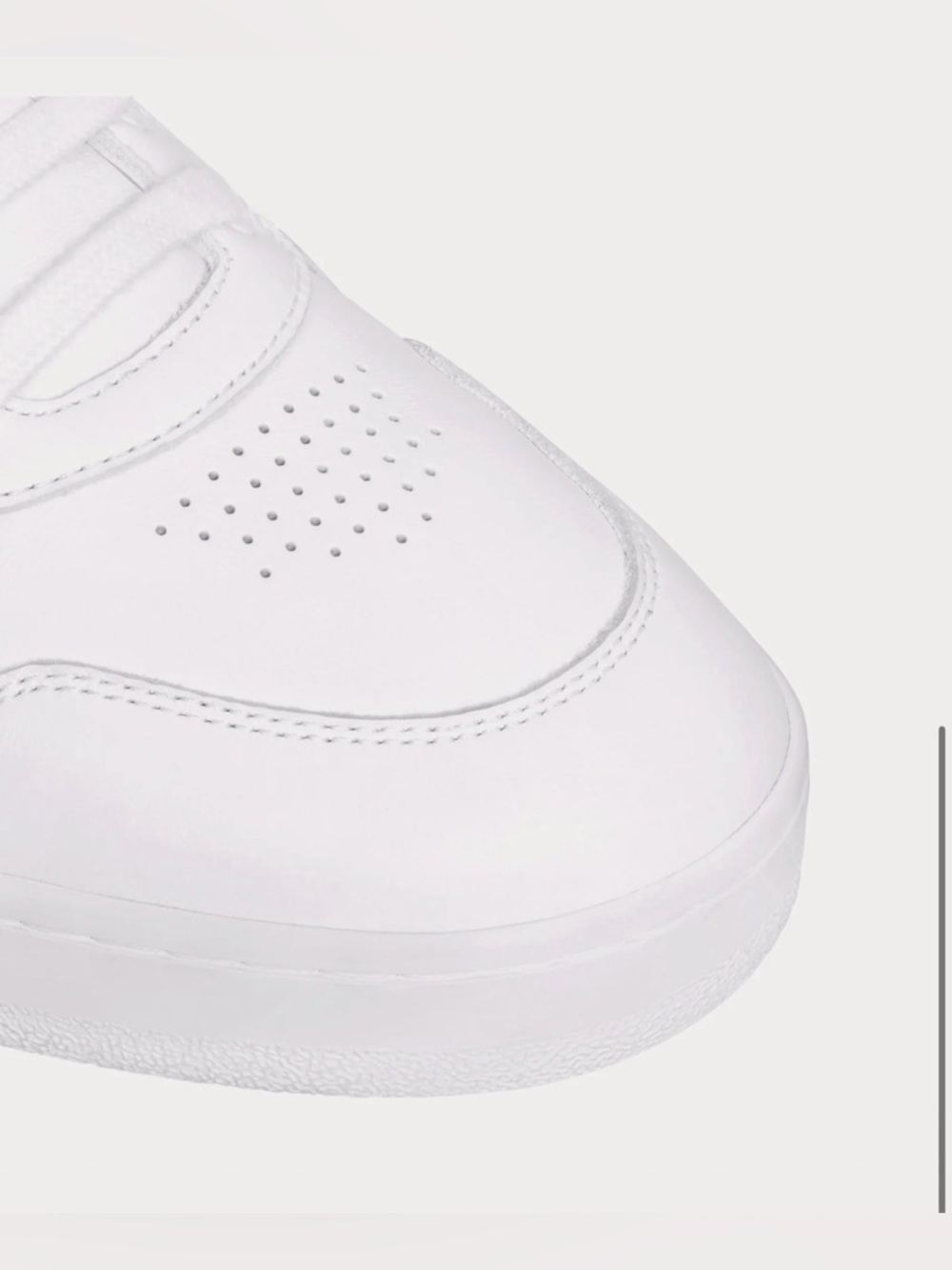 Celine - CT-10 Lace-Up Calfskin Optic White
Low Top Leather Sneakers - Picture 4 of 4
